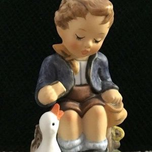 BERTA HUMMEL GOEBEL BH 113 1999 SNACK TIME